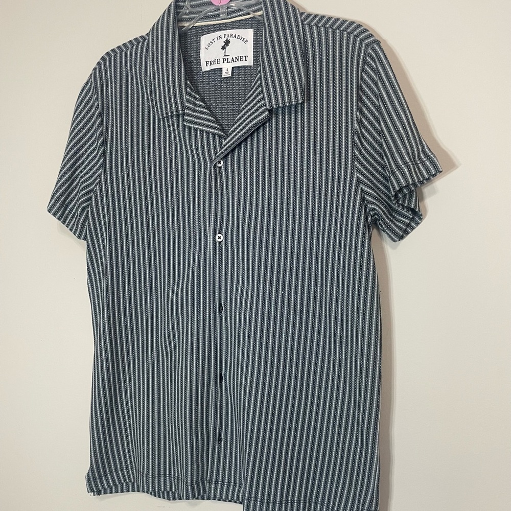 Free Planet‎ Men's Casual Black and Gray Striped Shirt~ Size Small ~ Resort Wear
